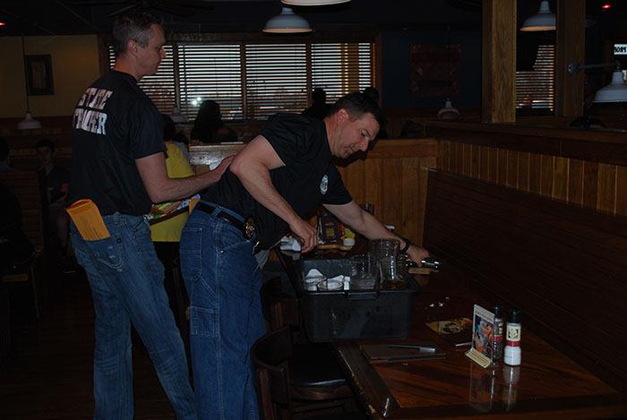 Tip A Cop Outback Steakhouse 2